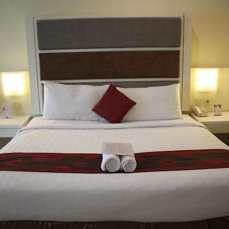 President Executive Club Otel Cikarang Dış mekan fotoğraf