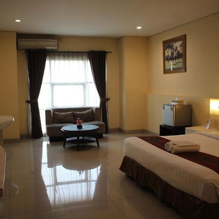 President Executive Club Otel Cikarang Dış mekan fotoğraf