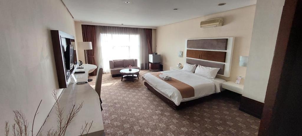President Executive Club Otel Cikarang Dış mekan fotoğraf