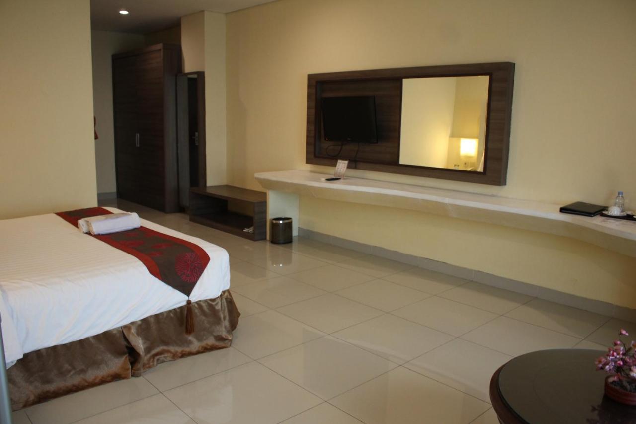 President Executive Club Otel Cikarang Dış mekan fotoğraf