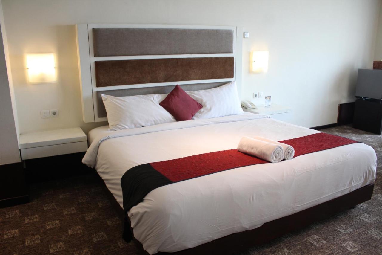 President Executive Club Otel Cikarang Dış mekan fotoğraf