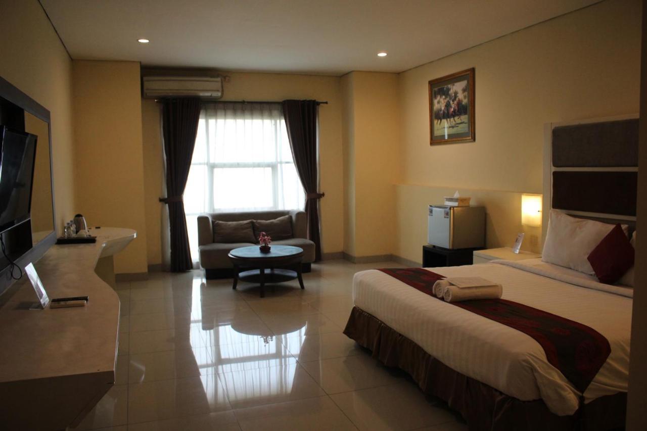 President Executive Club Otel Cikarang Dış mekan fotoğraf