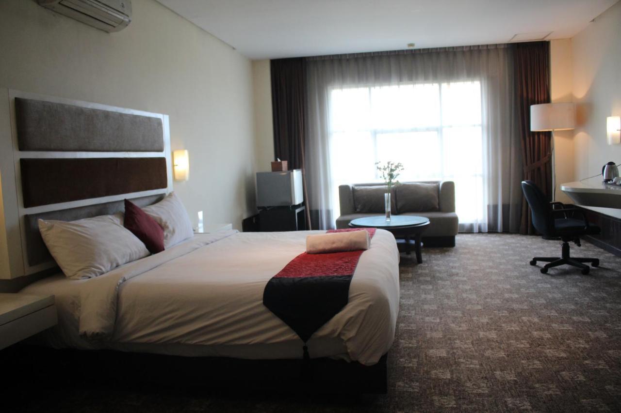 President Executive Club Otel Cikarang Dış mekan fotoğraf