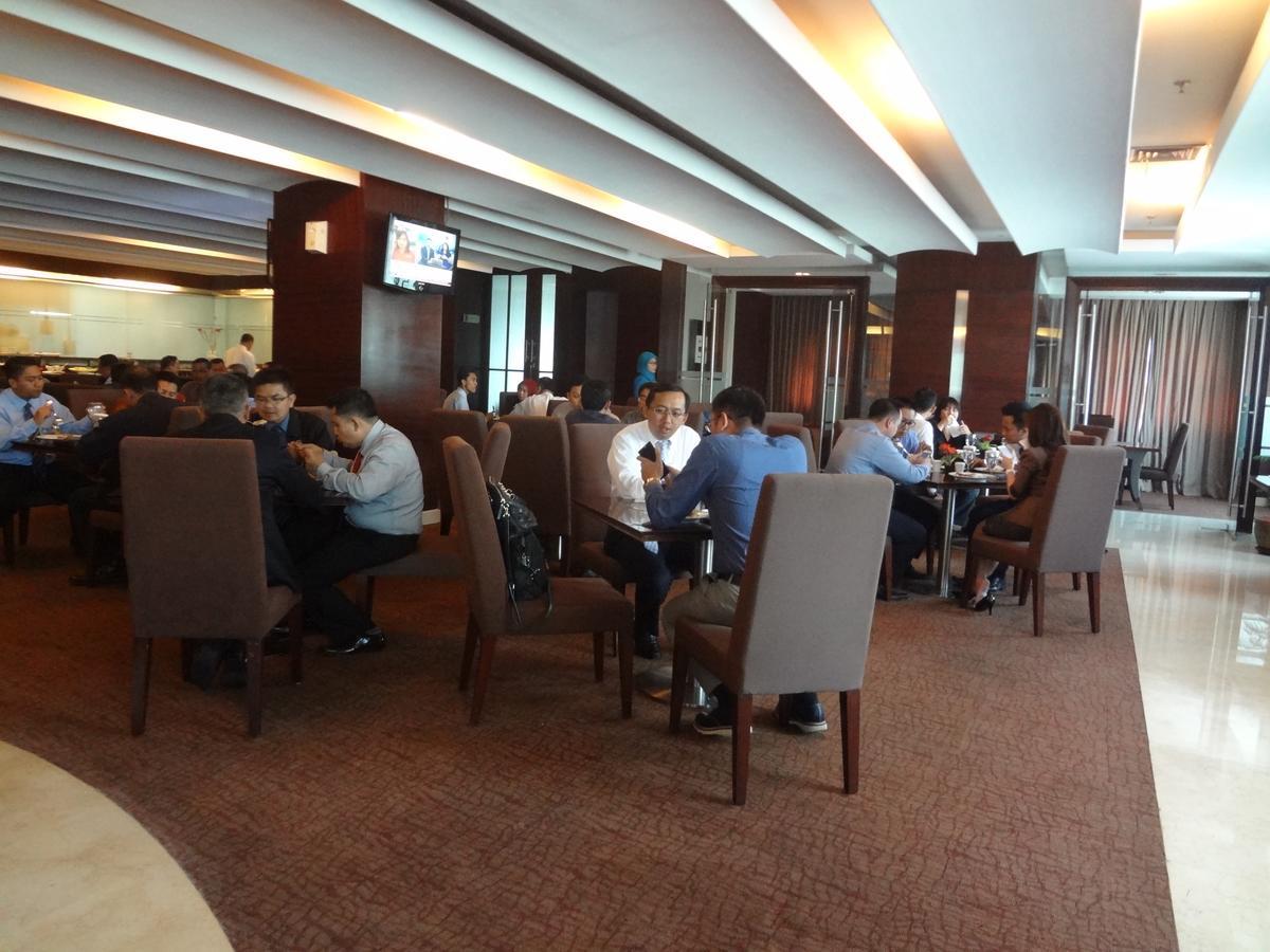 President Executive Club Otel Cikarang Dış mekan fotoğraf