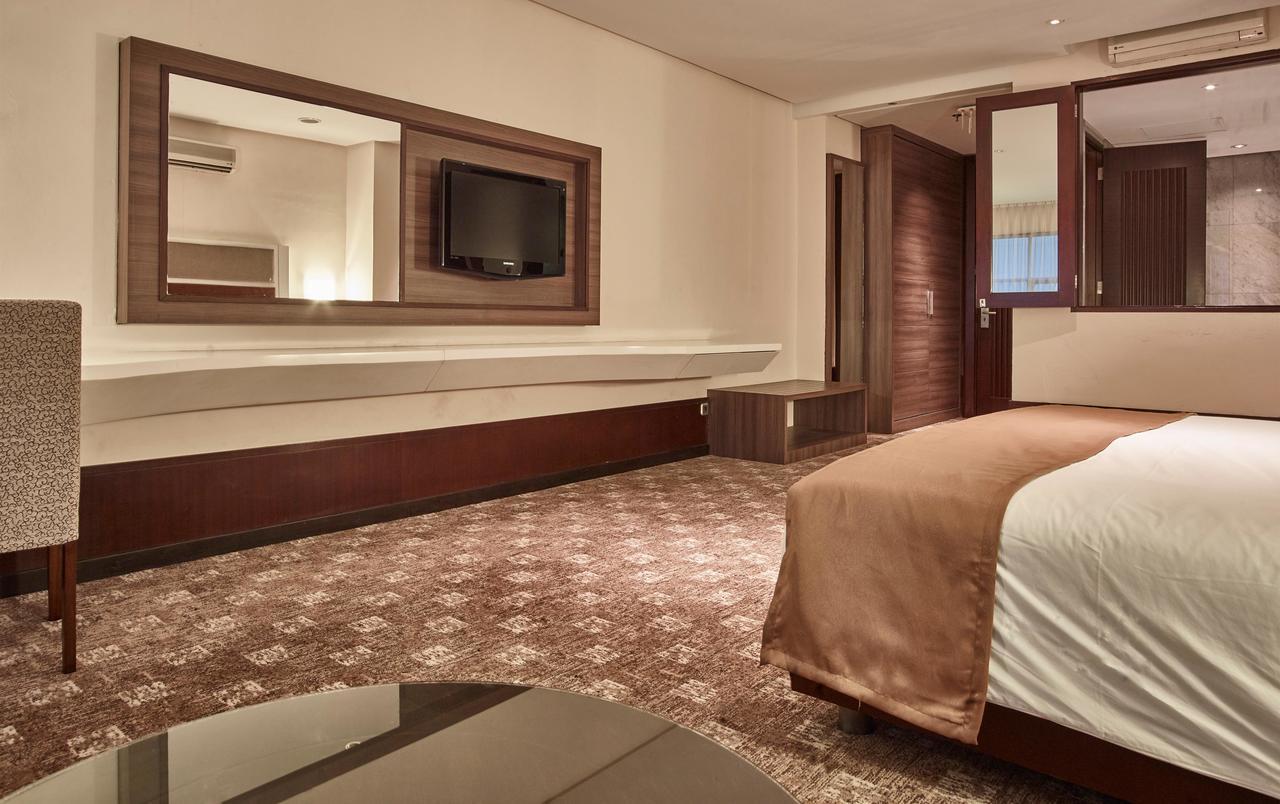 President Executive Club Otel Cikarang Dış mekan fotoğraf