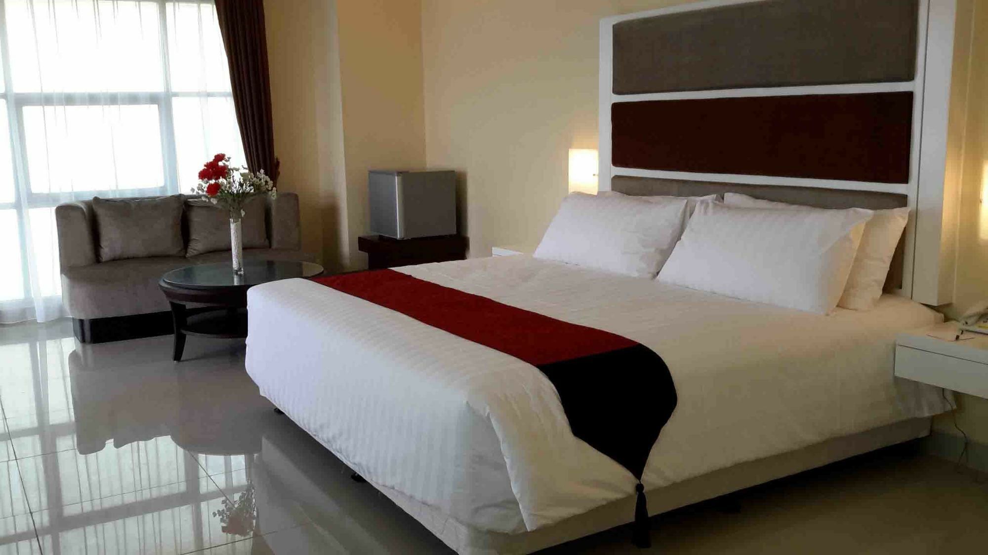 President Executive Club Otel Cikarang Dış mekan fotoğraf