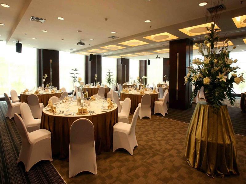 President Executive Club Otel Cikarang Dış mekan fotoğraf