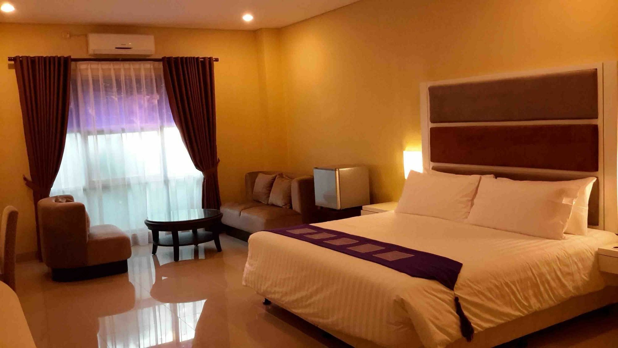 President Executive Club Otel Cikarang Dış mekan fotoğraf