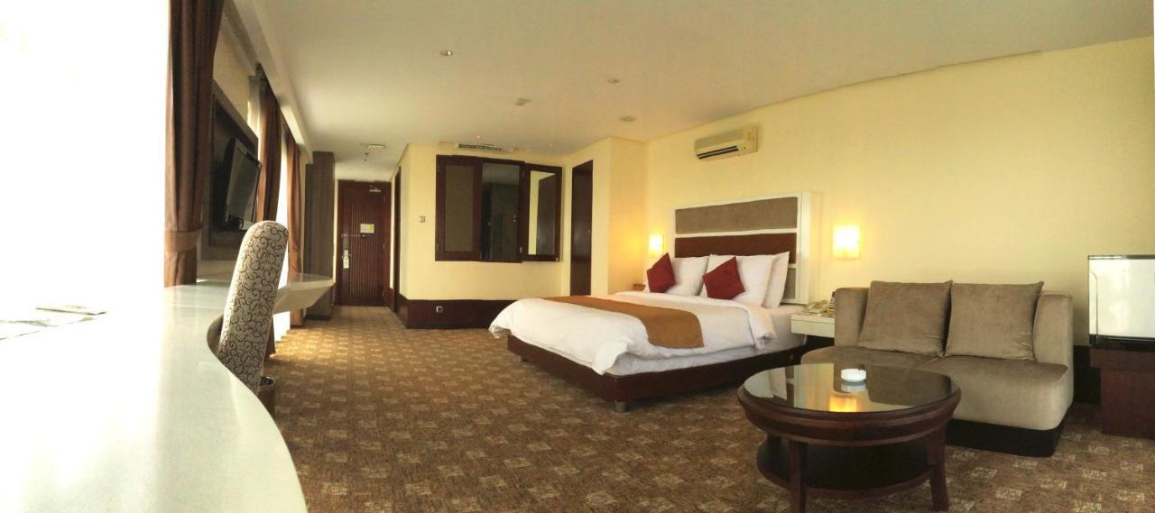 President Executive Club Otel Cikarang Dış mekan fotoğraf